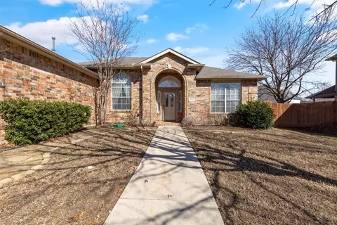 1033 Choke Cherry Ln, Crowley, TX 76036