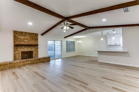 3012 Phoenix Dr, Fort Worth, TX 76116