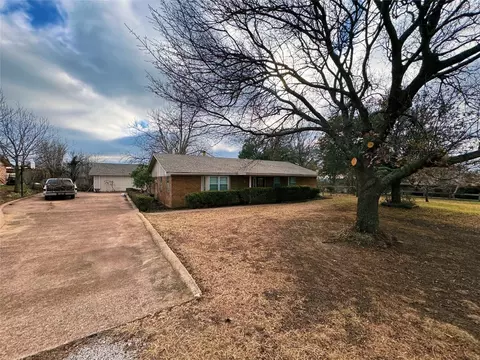 2055 Hill Top Cir, Weatherford, TX 76085