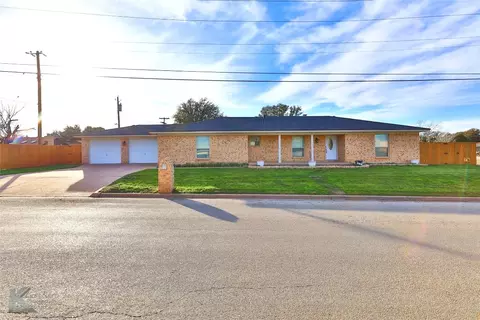 4902 Robertson Dr, Abilene, TX 79606