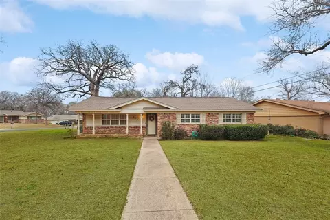 908 Trailwood Dr, Hurst, TX 76053