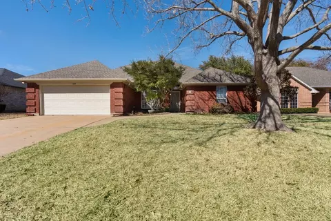 129 Sunny Meadows Dr, Burleson, TX 76028