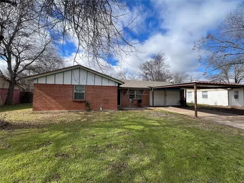 6720 Alma St, Forest Hill, TX 76140