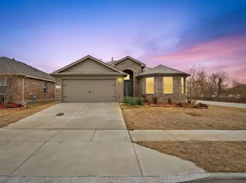 8025 Muddy Creek Dr, Fort Worth, TX 76131