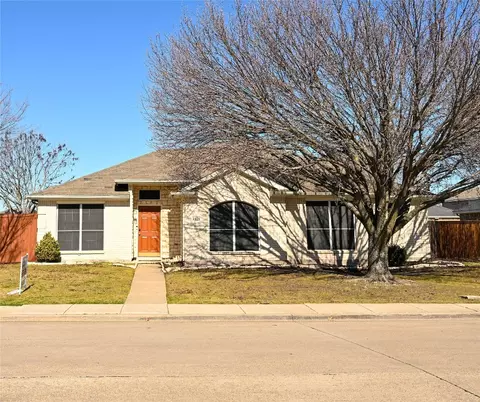 1325 Mountain Laurel Ln, Desoto, TX 75115