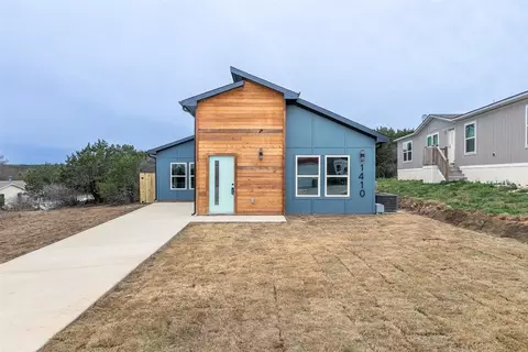 1410 Corona Dr, Granbury, TX 76048