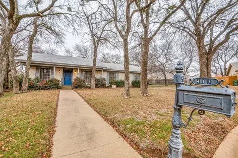 417 Hill Ct, Hurst, TX 76053