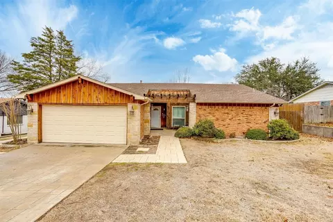 212 Lochness Ln, Benbrook, TX 76126