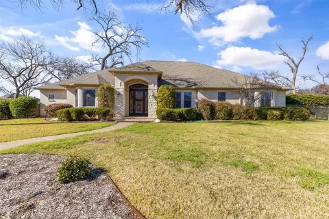 2910 Rivergrove Ct, Fort Worth, TX 76116
