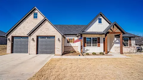 1308 E Apache Trl, Granbury, TX 76048