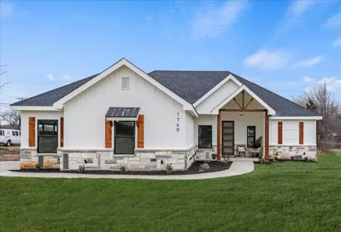 1740 Tangelwood Dr, Azle, TX 76020
