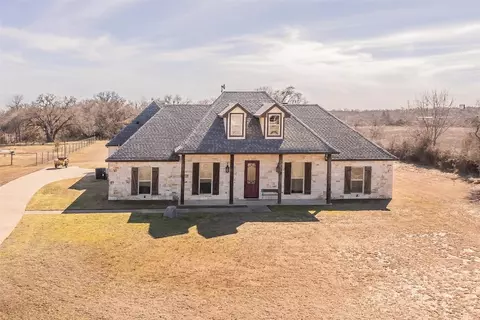 142 Oakwood Creek Ln, Weatherford, TX 76088