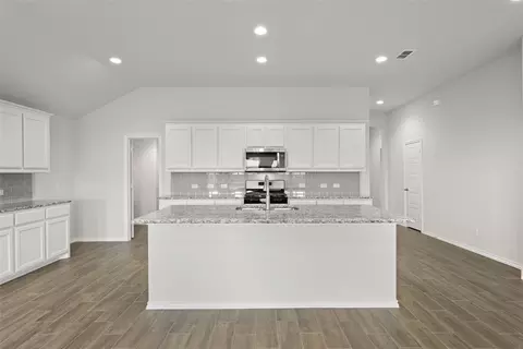 1910 Cheyenne Dr, Cleburne, TX 76033 photo 10