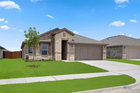 1910 Cheyenne Dr, Cleburne, TX 76033 photo 2