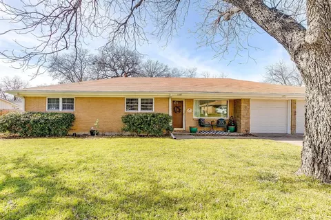 1103 N Elm St, Weatherford, TX 76086