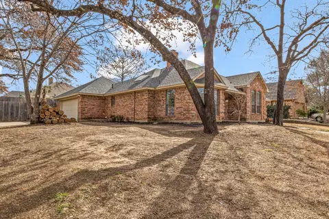7948 Hunter Ln, North Richland Hills, TX 76182