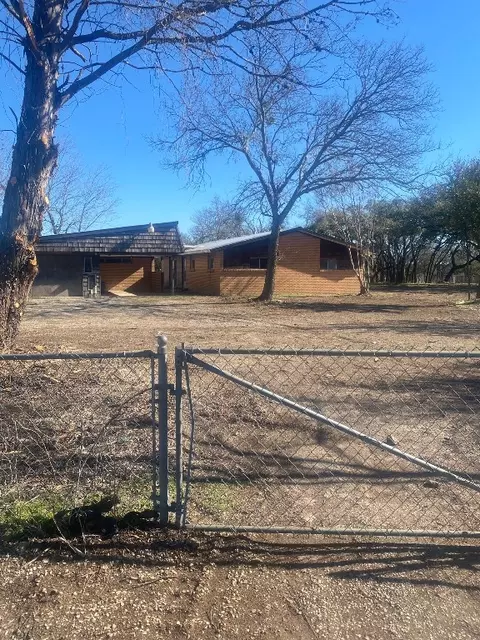 2703 Gardner Rd, Hudson Oaks, TX 76087