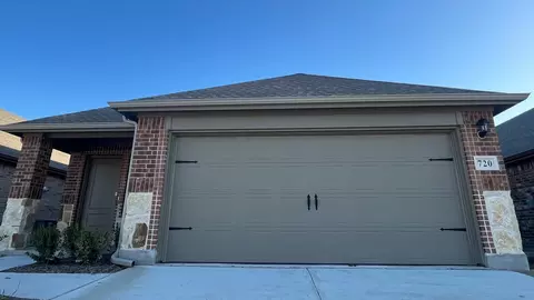 720 Daybreak Ln, Lavon, TX 75166
