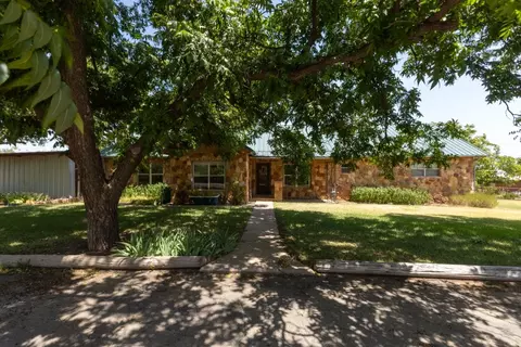 1316 Peach St, Coleman, TX 76834