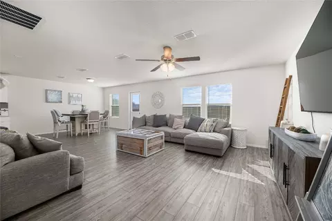 608 Vicksburg Dr, Van Alstyne, TX 75495