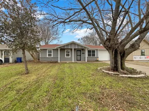 401 Newton Dr, Burleson, TX 76028