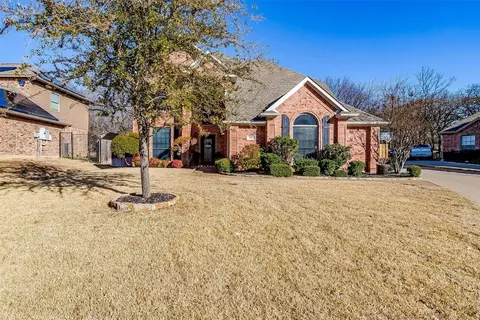 613 Trails End Ct, Hurst, TX 76054