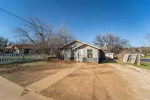 906 Elm St, Breckenridge, TX 76424