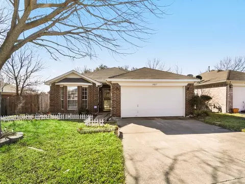 10817 Edgewater Dr, Benbrook, TX 76126