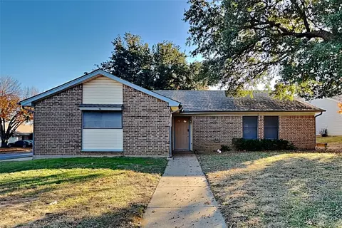 4600 Elm Tree Ct, Arlington, TX 76017