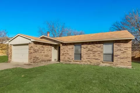 6913 Misty Glen Ct, Fort Worth, TX 76120