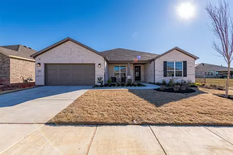 1108 Cornerstone Dr, Krugerville, TX 76227