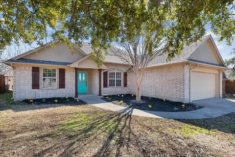 815 Oakmont Dr, Ennis, TX 75119