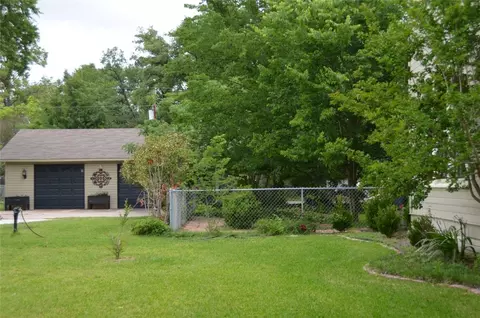 704 E 12th, Cameron, TX 76520 photo 12