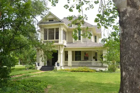 704 E 12th, Cameron, TX 76520