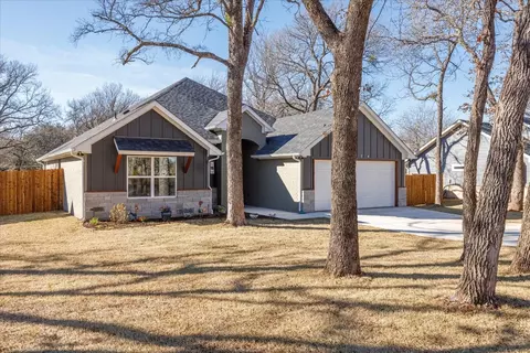 3124 Sky Harbour Dr, Granbury, TX 76049