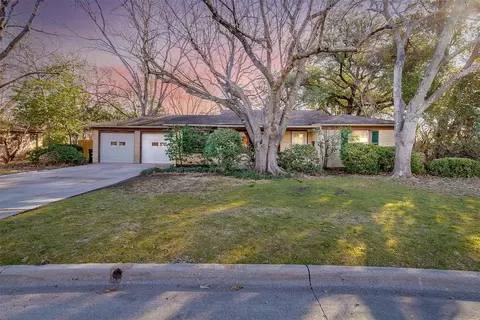 1111 Warden St, Benbrook, TX 76126