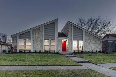 1320 Lark Ln, Lewisville, TX 75077