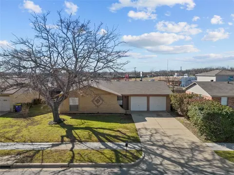 6321 Saramac Dr, Watauga, TX 76148