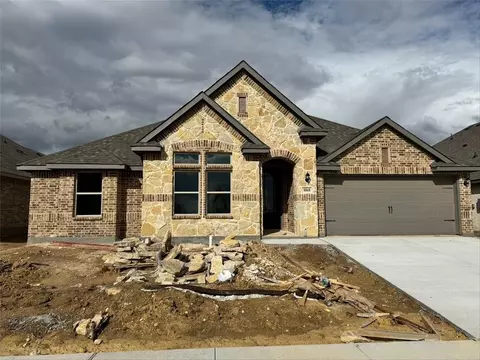 1068 Fleetwood Dr, Justin, TX 76247