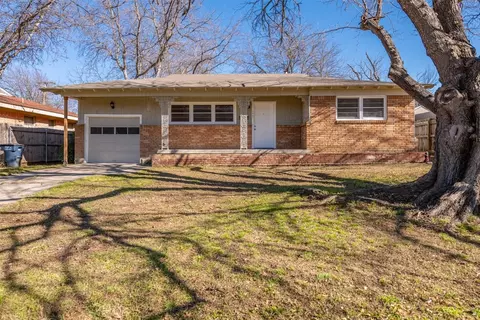 2401 Emily Dr, Fort Worth, TX 76112