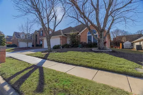 6736 Greenleaf Dr, North Richland Hills, TX 76182