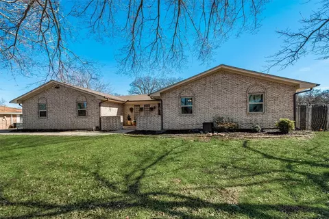 9721 Lancelot Cir, Fort Worth, TX 76140