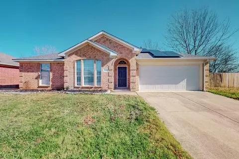 5807 Homestead Ct, Arlington, TX 76017