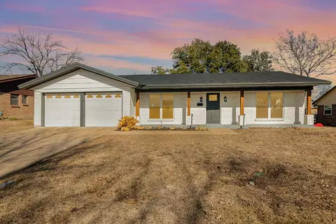3312 Glenmont Dr, Fort Worth, TX 76133