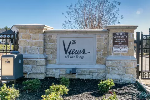 216 Royal Vista Dr, Cedar Hill, TX 75104