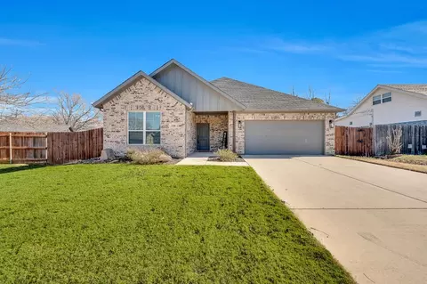 120 N Willow St, Mansfield, TX 76063