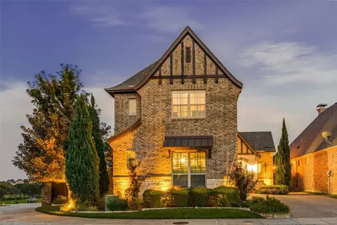 711 The Lakes Blvd, Lewisville, TX 75056
