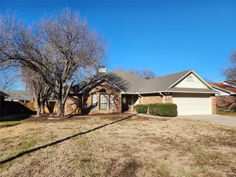 38 N Sharon Dr, Krum, TX 76249