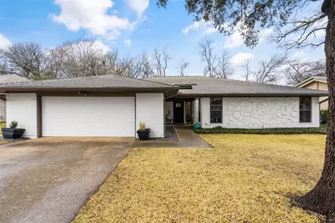 4704 Hidden Oaks Ln, Arlington, TX 76017
