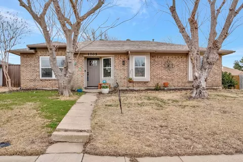 1705 Sterling Ln, Lewisville, TX 75067